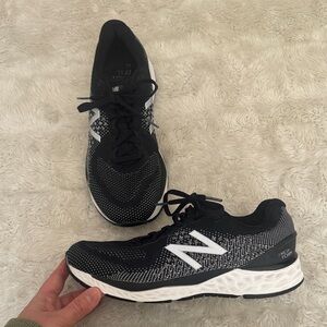 New Balance Fresh Foam 880v10 running shoe Woman’s size 9 black and white
